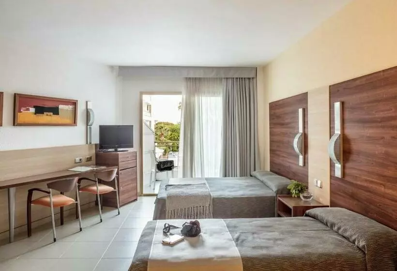 اتاق پریمیوم چهارنفره, Aqua Hotel Aquamarina & Spa