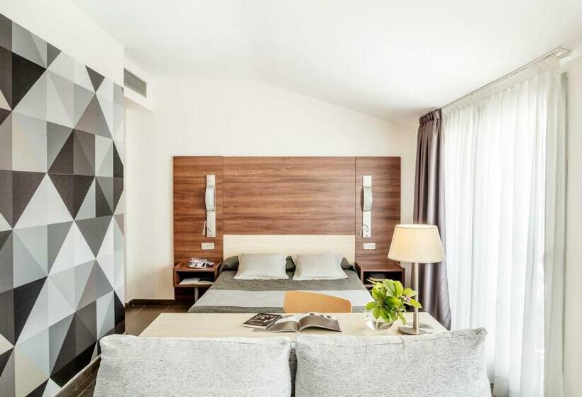 Полулюкс, Aqua Hotel Aquamarina & Spa