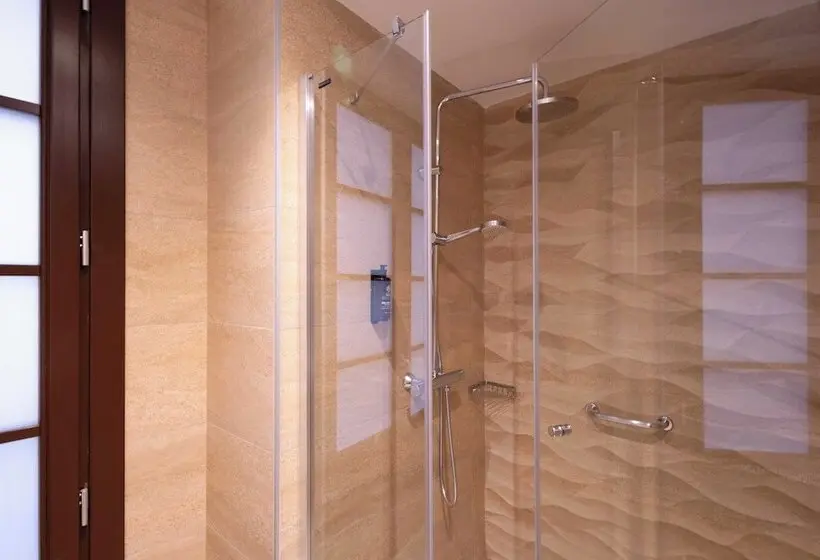اتاق استاندارد سه نفره, Gran Hotel Barcino 4* Sup