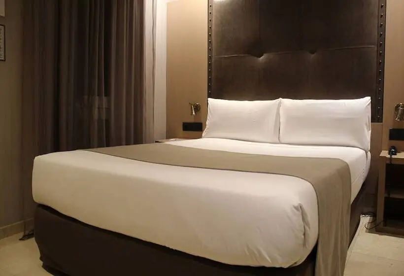 اتاق استاندارد یک نفره, Gran Hotel Barcino 4* Sup