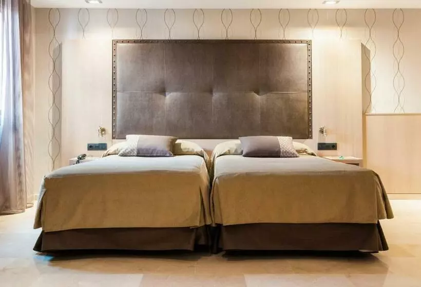 Standard-huone, Gran Hotel Barcino 4*Sup