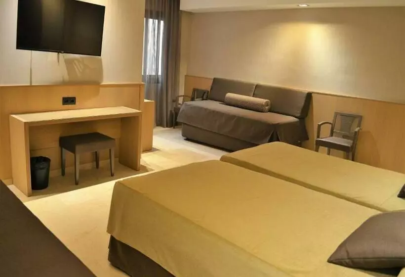 Standard Neljän Hengen Huone, Gran Hotel Barcino 4*Sup