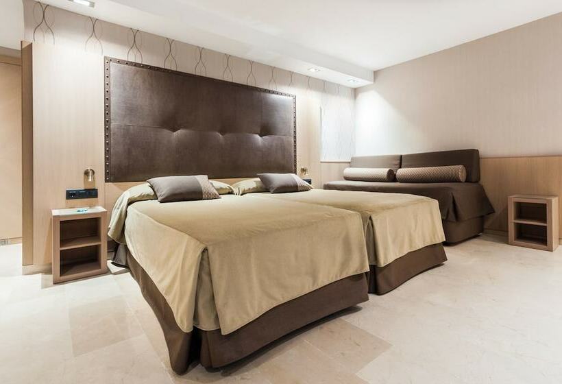 اتاق استاندارد چهار تخته, Gran Hotel Barcino