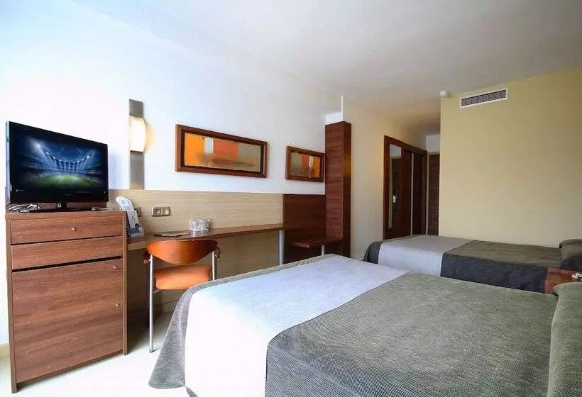 اتاق استاندارد چهار تخته, Aqua Hotel Aquamarina & Spa