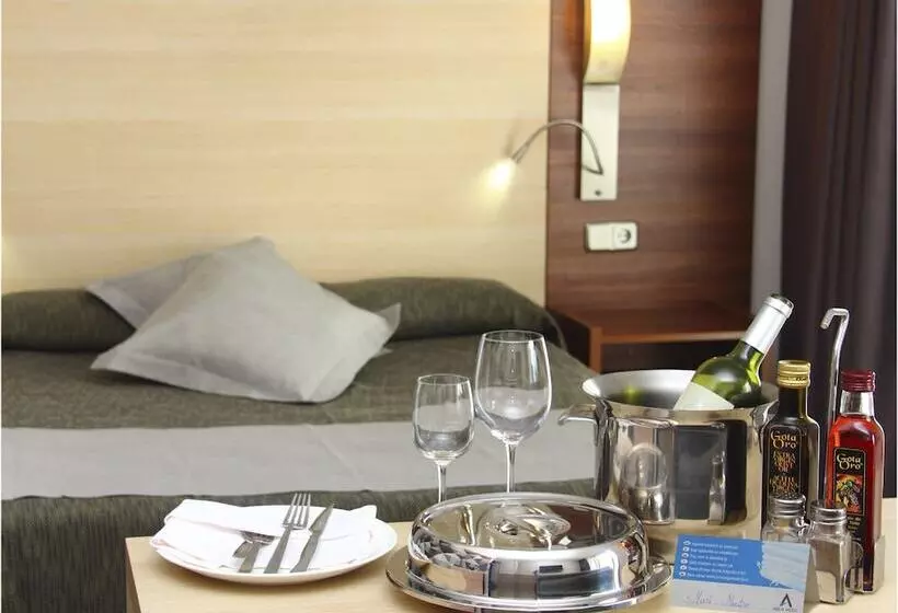 اتاق استاندارد چهار تخته, Aqua Hotel Aquamarina & Spa