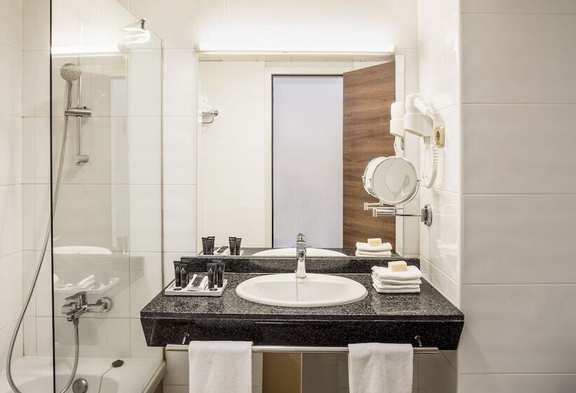 家庭间, Aqua Hotel Aquamarina & Spa