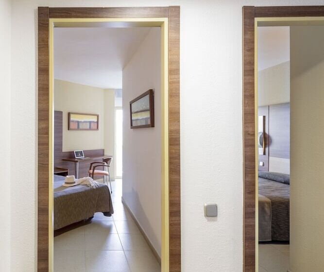 家庭间, Aqua Hotel Aquamarina & Spa