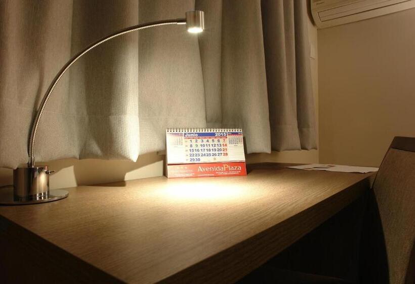 חדר סטנדרט לשלושה, Avenida Plaza