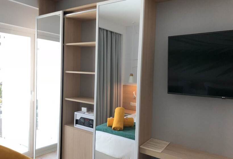 اتاق سوپریور با چشمانداز استخر, Bq Paguera Boutique Hotel   Adults Only