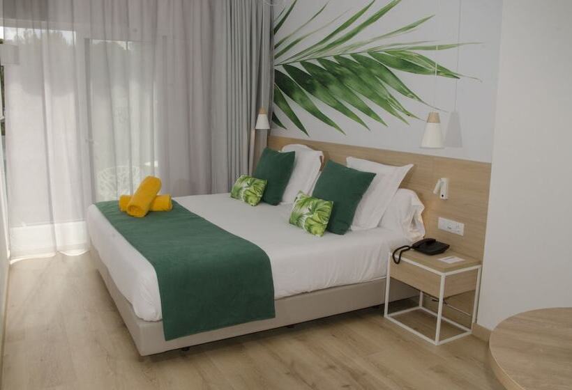 اتاق سوپریور با چشمانداز استخر, Bq Paguera Boutique Hotel   Adults Only