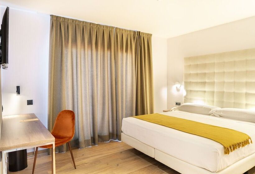 اتاق استاندارد با تراس, Caledonian