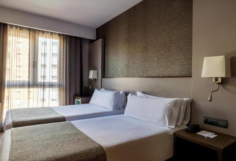 Номер Стандарт, Catalonia Atenas