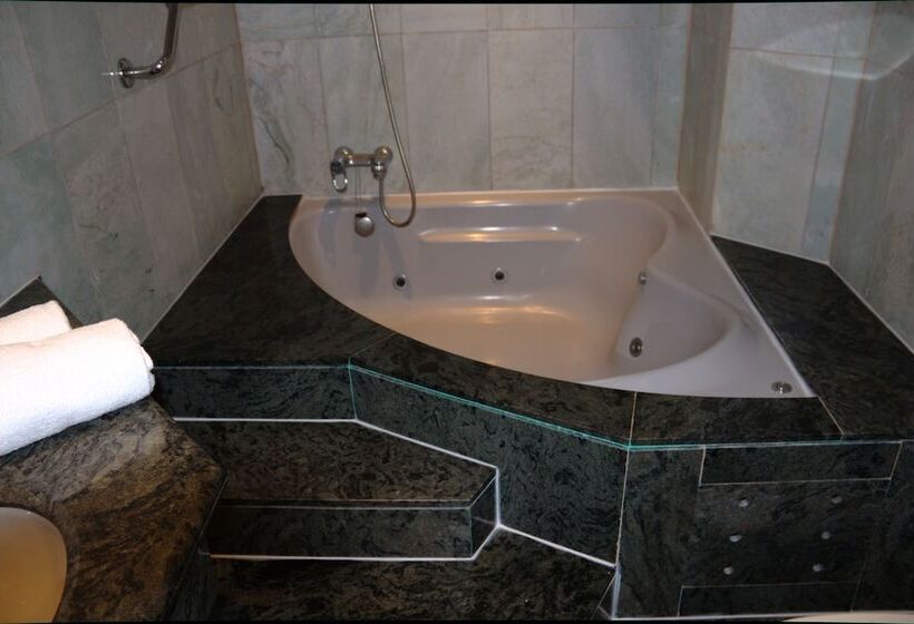 Семейный Номер, Chic & Basic Velvet