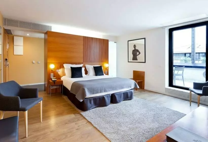 اتاق اجرایی, Condes De Barcelona