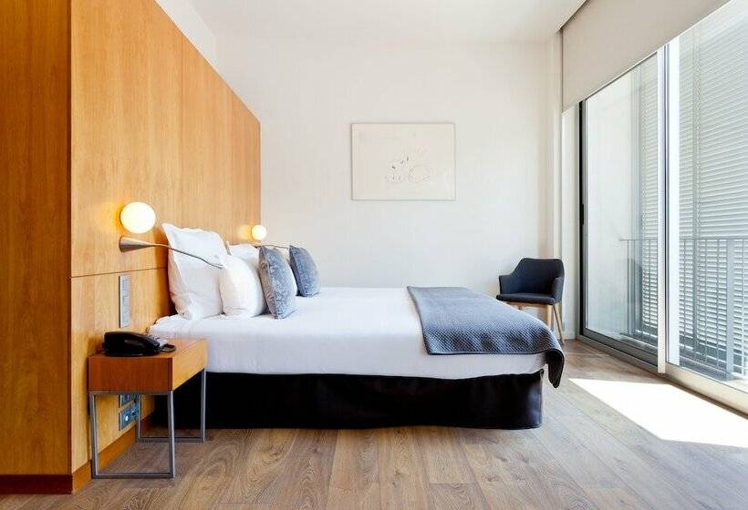 Семейный Номер, Condes De Barcelona