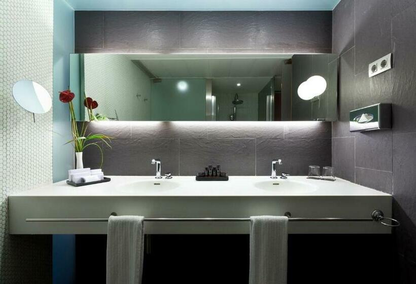 Семейный Номер, Condes De Barcelona