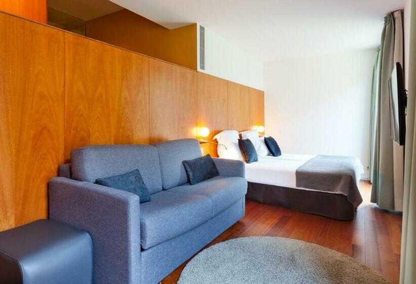 Семейный Номер, Condes De Barcelona