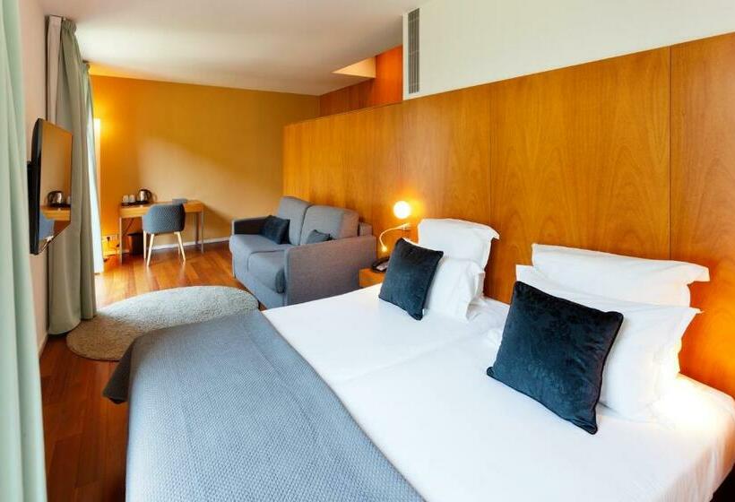 Семейный Номер, Condes De Barcelona