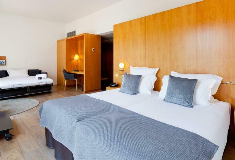 Семейный Номер, Condes De Barcelona