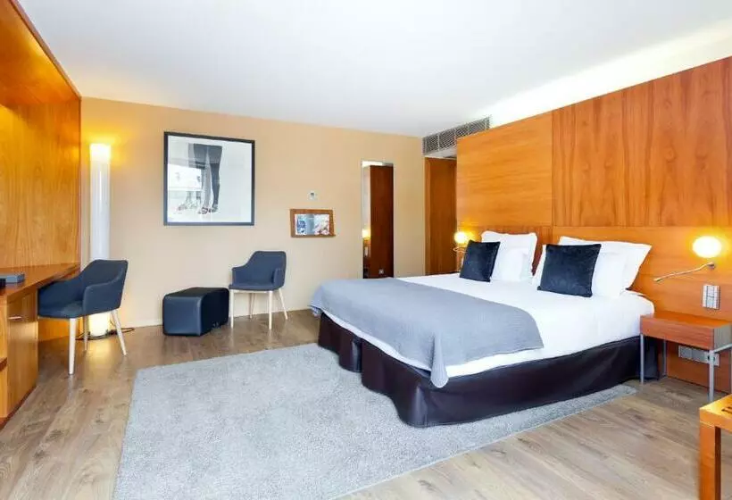 اتاق اجرایی, Condes De Barcelona