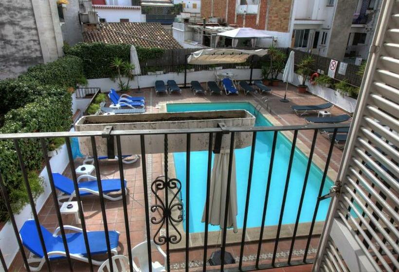 标准间带游泳池, El Cid