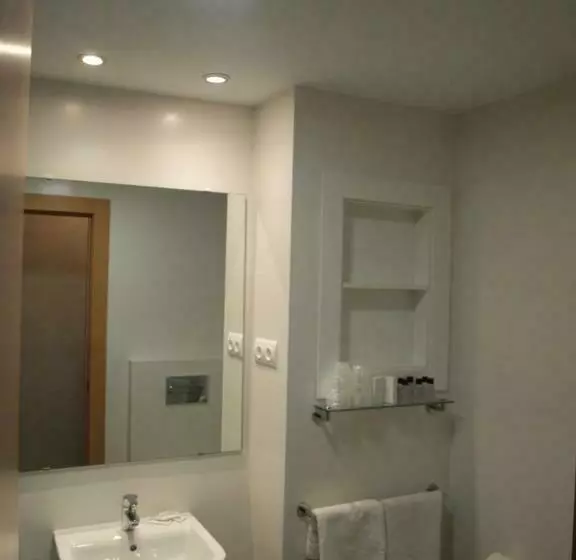 Penthouse Zimmer, El Cid