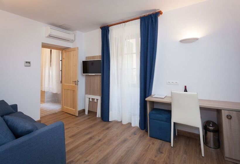 سوییت جونیور, El Guia