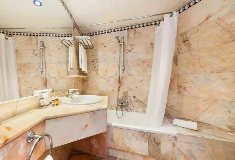 اتاق استاندارد سه نفره, Globales Palmanova Palace