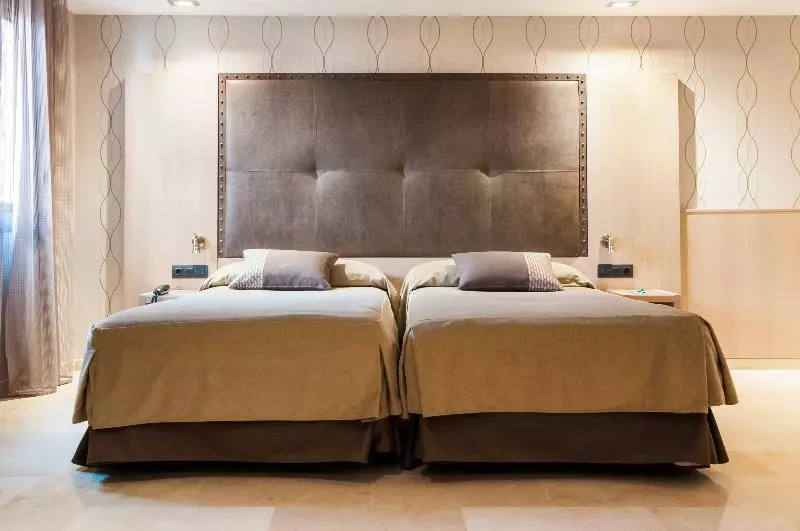 اتاق استاندارد سه نفره, Gran Hotel Barcino 4* Sup