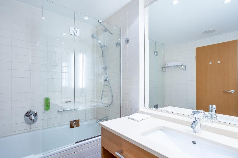 اتاق استاندارد چهار تخته, Gran Hotel Barcino