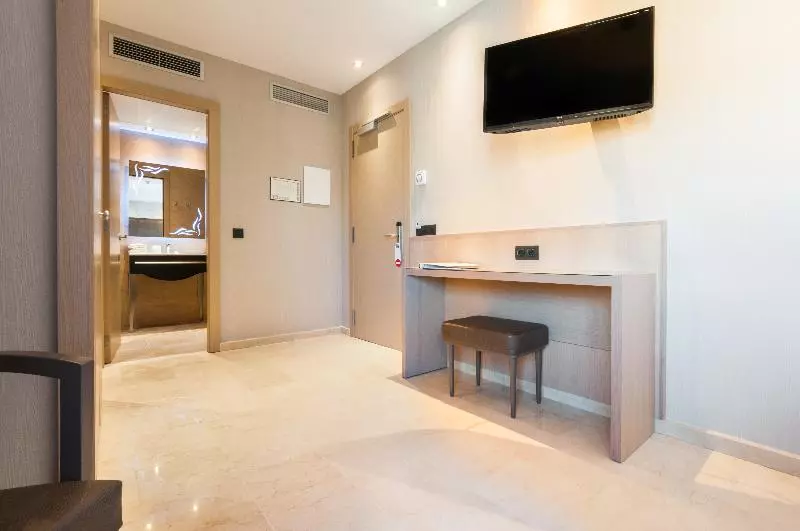 اتاق استاندارد یک نفره, Gran Hotel Barcino 4* Sup