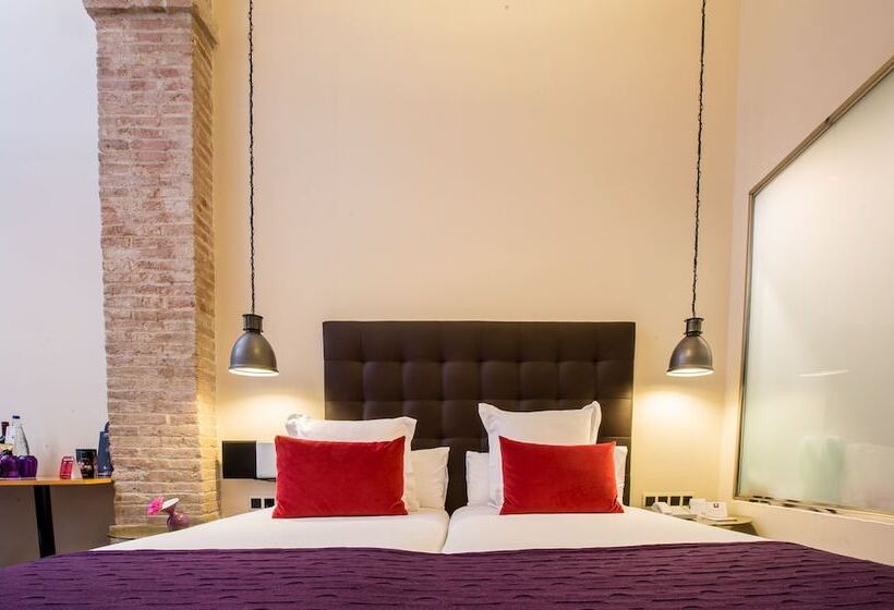 Номер Deluxe, Leonardo Hotel Barcelona Las Ramblas