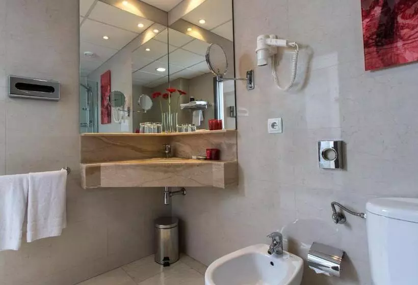 اتاق سوپریور سه تخته, Leonardo Hotel Barcelona Las Ramblas
