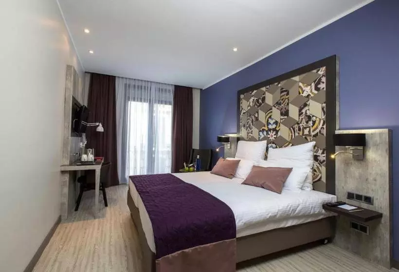 اتاق سوپریور سه تخته, Leonardo Hotel Barcelona Las Ramblas