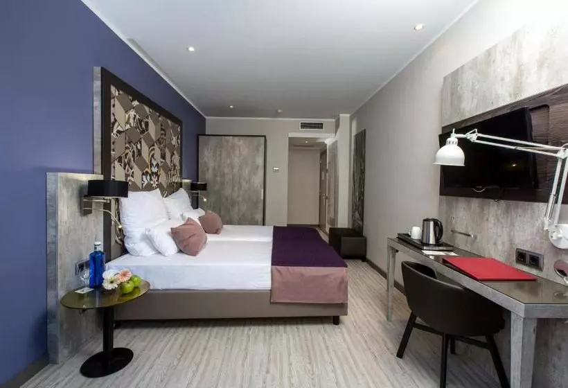 اتاق سوپریور سه تخته, Leonardo Hotel Barcelona Las Ramblas