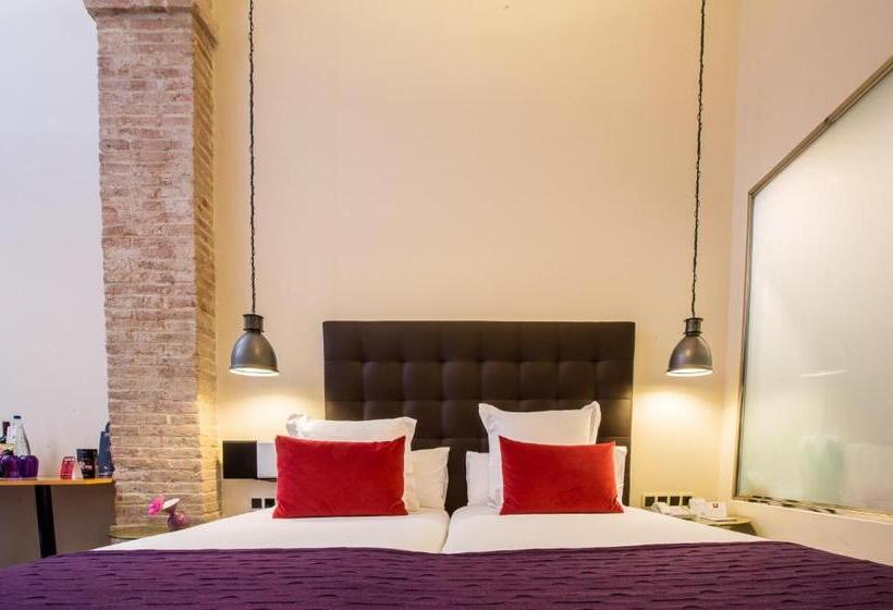 اتاق لوکس سه تخته, Leonardo Hotel Barcelona Las Ramblas