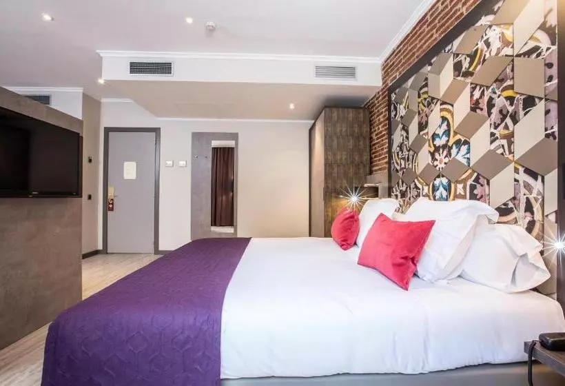 اتاق لوکس سه تخته, Leonardo Hotel Barcelona Las Ramblas