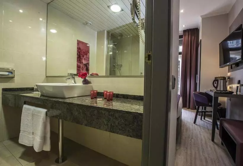 اتاق سوپریور سه تخته, Leonardo Hotel Barcelona Las Ramblas