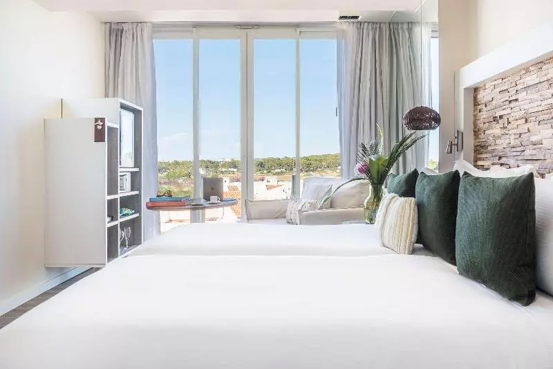 اتاق استاندارد, Me Ibiza   The Leading Hotels Of The World