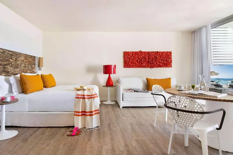 سوییت با استخر, Me Ibiza   The Leading Hotels Of The World