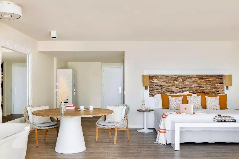 سوییت با استخر, Me Ibiza   The Leading Hotels Of The World