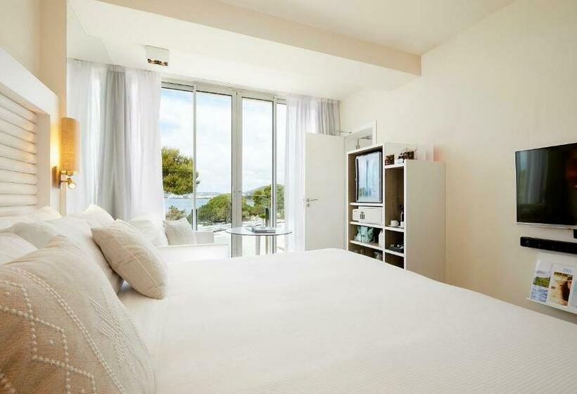 Quarto Deluxe, Me Ibiza   The Leading Hotels Of The World