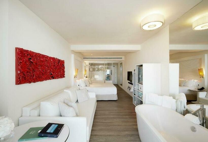 带露台的套间, Me Ibiza   The Leading Hotels Of The World