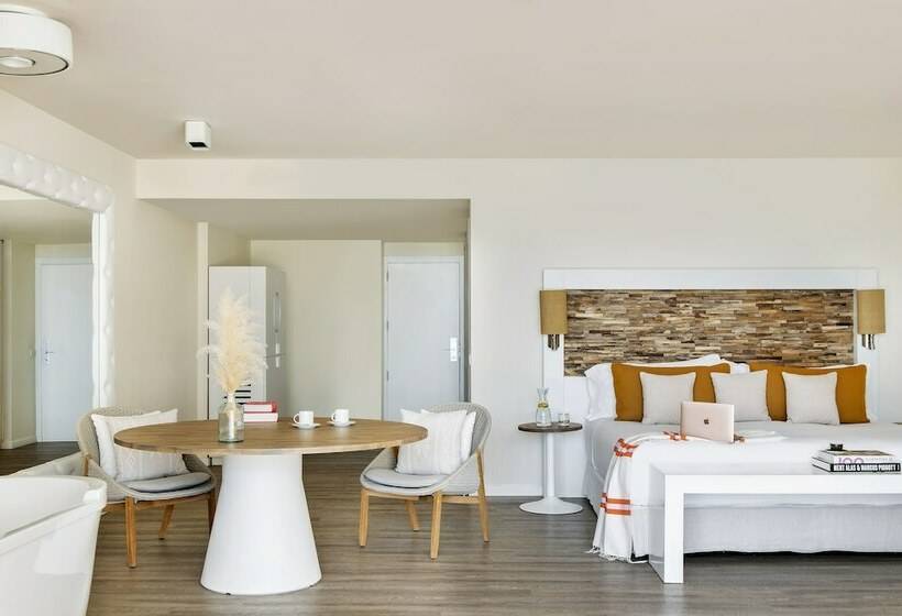 套房配有游泳池, Me Ibiza   The Leading Hotels Of The World