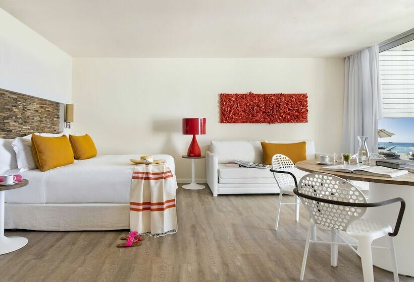 Suite con Piscina, Me Ibiza   The Leading Hotels Of The World