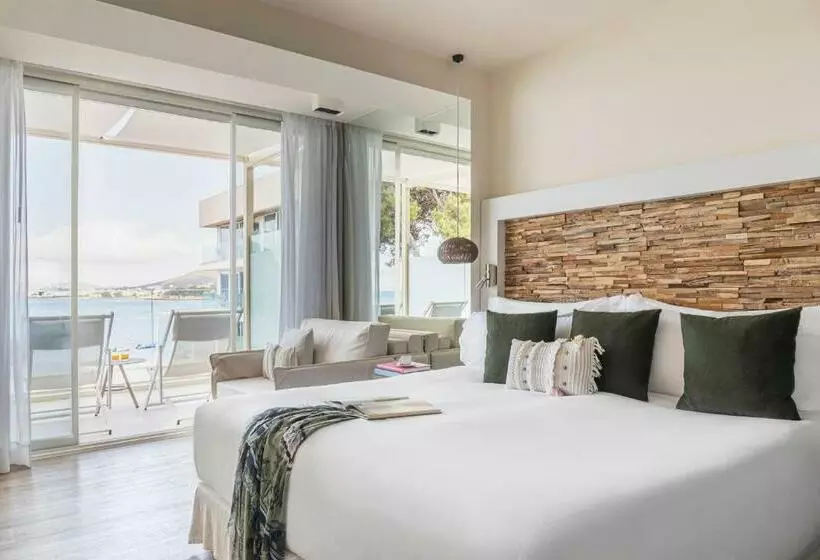 اتاق استاندارد با تراس و چشم‌انداز دریا, Me Ibiza   The Leading Hotels Of The World