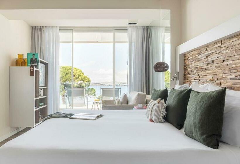 Habitación Estándar Vista Mar con Terraza, Me Ibiza   The Leading Hotels Of The World