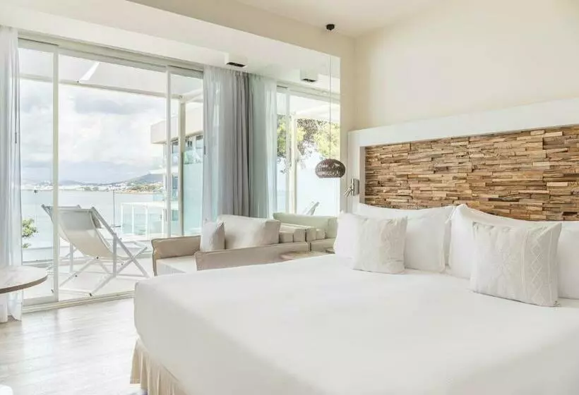 اتاق استاندارد با تراس و چشم‌انداز دریا, Me Ibiza   The Leading Hotels Of The World