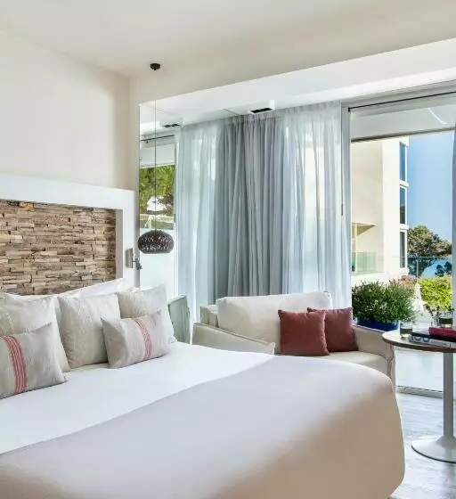 اتاق استاندارد با تراس و چشم‌انداز دریا, Me Ibiza   The Leading Hotels Of The World