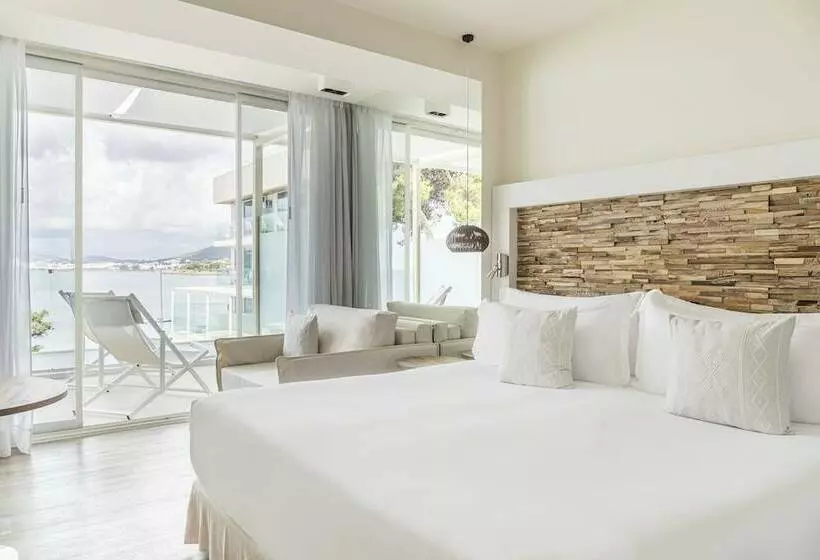 اتاق استاندارد با تراس و چشم‌انداز دریا, Me Ibiza   The Leading Hotels Of The World